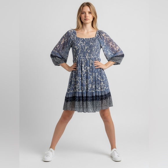 Taylor Dresses & Skirts - Taylor shirred Babydoll tiered flowy dress Baloon Sleeves blue & white floral 16